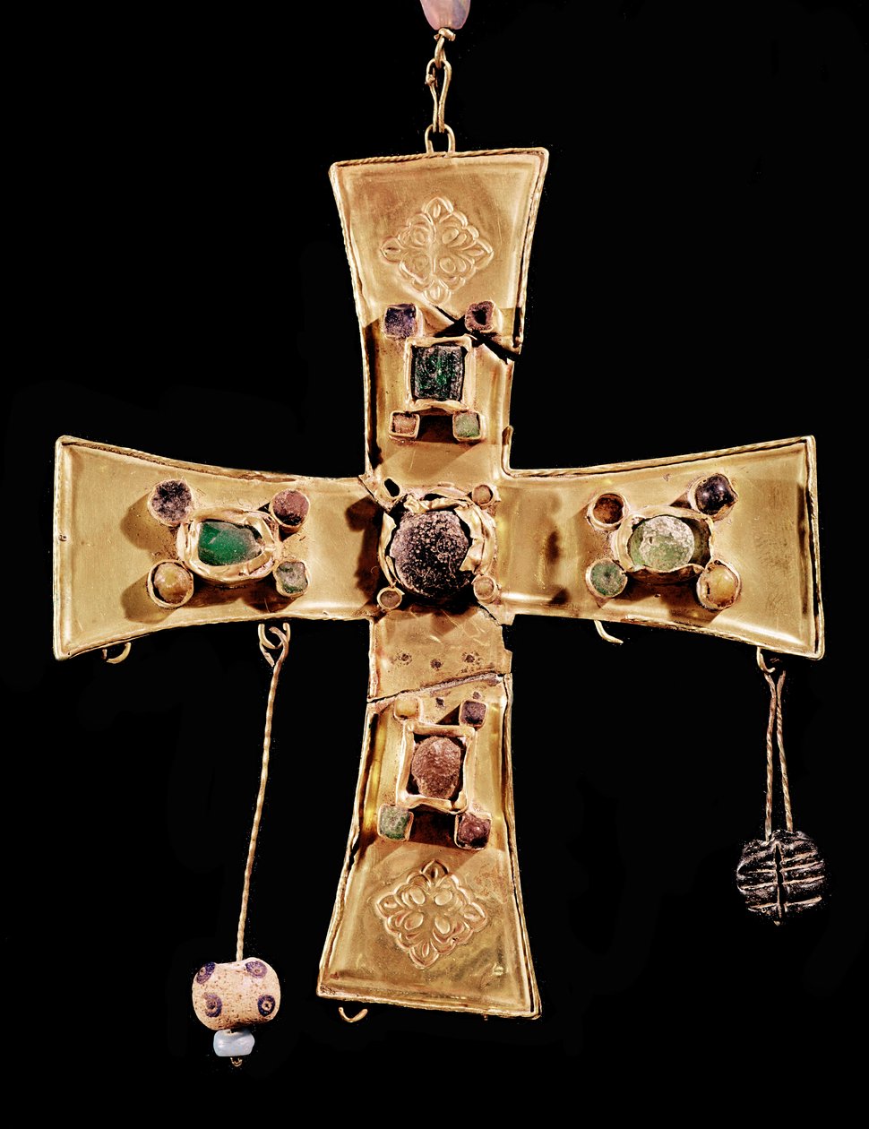 Cruz de Torredonjimeno (metal incrustado con piedras preciosas y adornos florales, siglos VI-VII) de Visigothic
