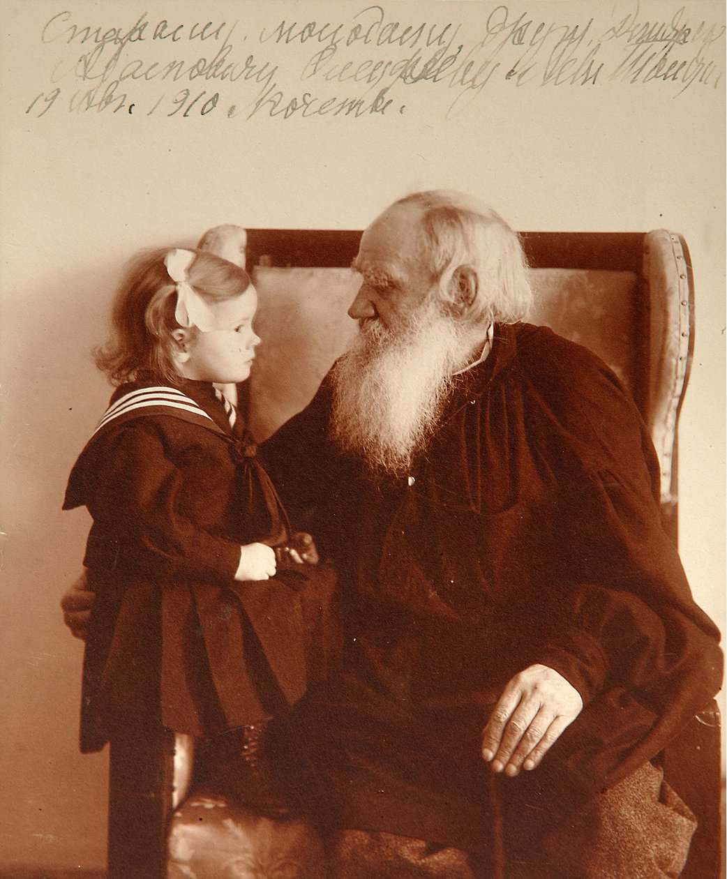 El autor León Tolstói con su nieta Tatiana en Yasnaya Polyana, 1910 de Vladimir Grigorievich Chertkov