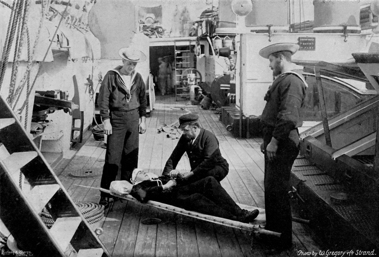 Ejercicio de ambulancia a bordo del crucero HMS Tartar, 1896 de W Gregory