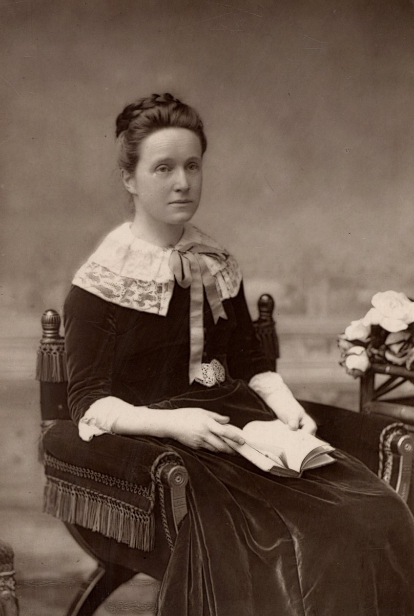 "Millicent Fawcett (nacida Garrett - 1947-1929) Feminista inglesa, durante 50 años líder del movimiento por el sufragio femenino. Hermana de la médica pionera Elizabeth Garrett Anderson; esposa de Henry Fawcett, el político radical ciego (woodburytype de W. and D. (after) Downey