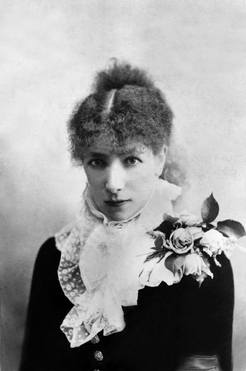 La actriz Sarah Bernhardt (1844-1923) como Marguerite Gautier en la obra de AlexandreDumas "La dame aux Camelias" en 1880 de W. and D. Downey