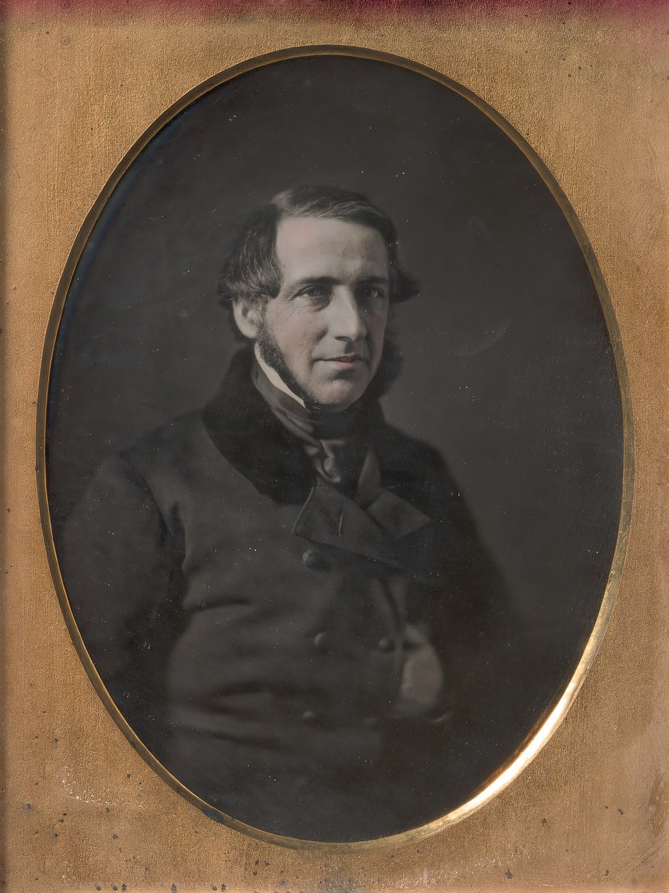 Hombre de mediana edad con barba de correa, mano metida dentro de la chaqueta abotonada, 1840s-50s de W. and F. Langenheim