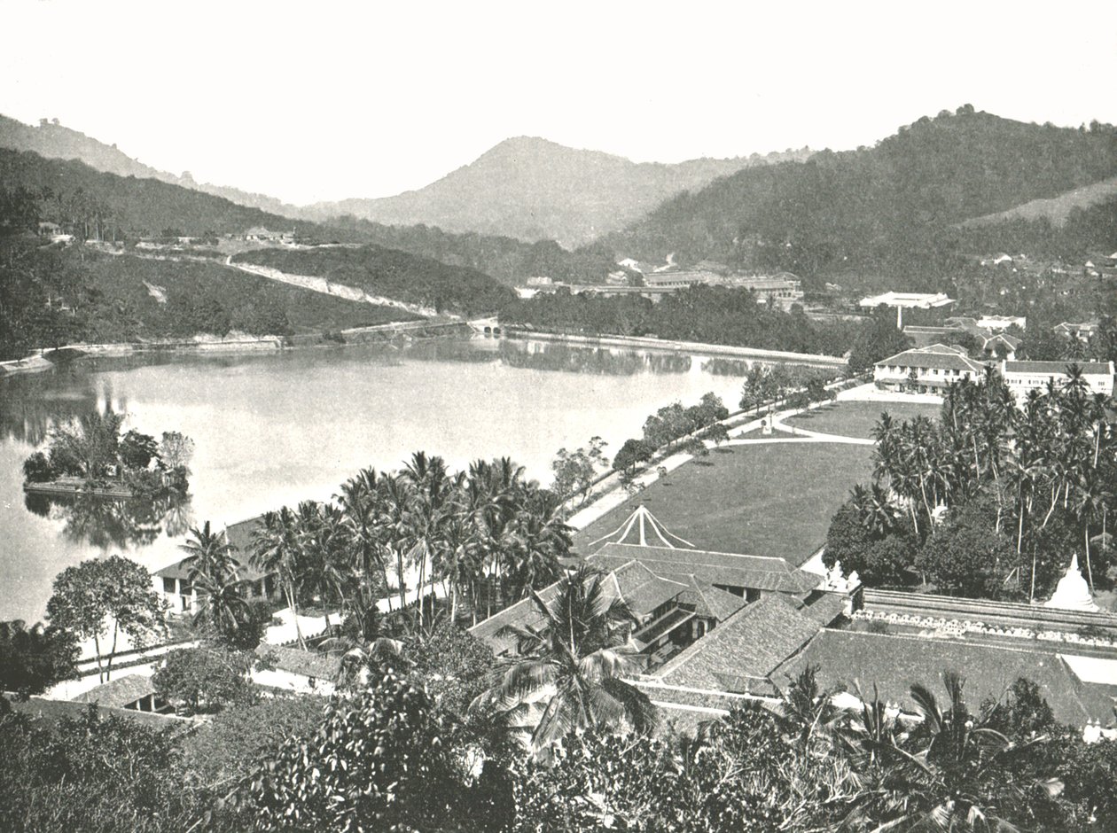 Vista desde el Paseo de Lady Horton, Kandy, Ceilán, 1895 de W and S Ltd
