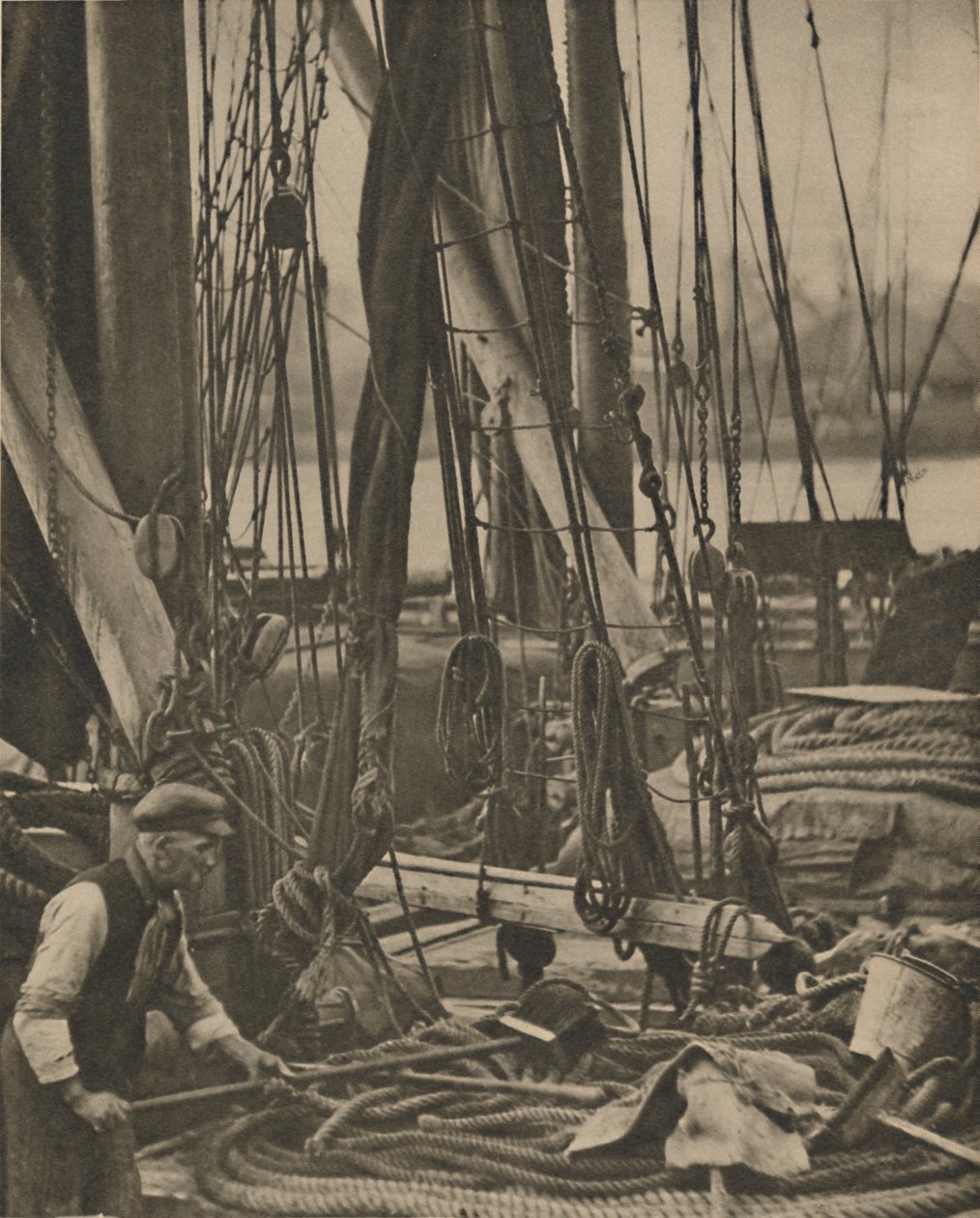 Al pie del mástil en una barcaza del Támesis, c1935 de Walter Benington