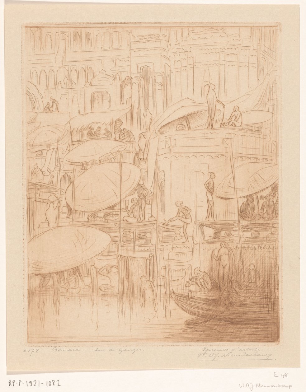 Hombres y mujeres bañándose y rezando a orillas del Ganges en Benarés
Bañarse y rezar (título original)
En el Ganges (título en el objeto) de Wijnand Otto Jan Nieuwenkamp (signed by artist)