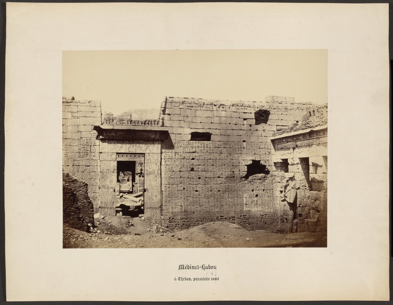 Medinet-Habou, a Tebas, premiere cour de Wilhelm Hammerschmidt