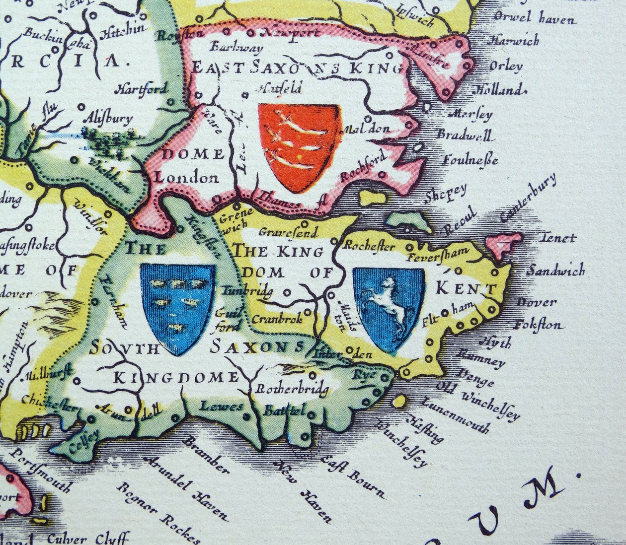 Escudos de Sussex, Kent y Essex de la Heptarquía; nombre colectivo aplicado a los reinos anglosajones del sur, este y centro de Inglaterra durante la antigüedad tardía y la Alta Edad Media. de Willem Blaeu