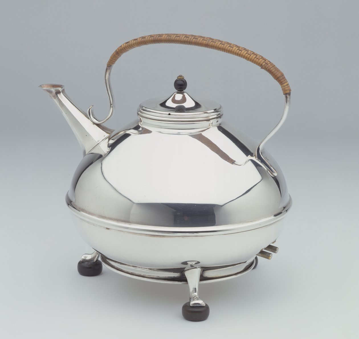 Hervidor eléctrico, c.1905 de William Arthur Smith Benson