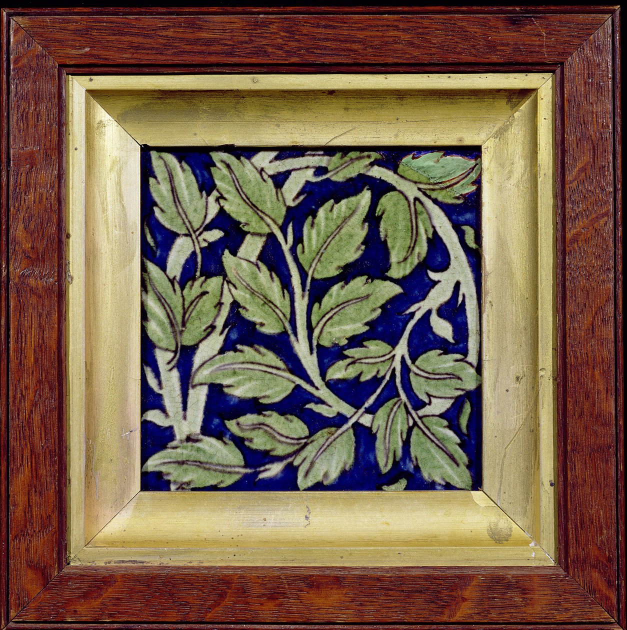 Azulejo con diseño de hoja de William de Morgan