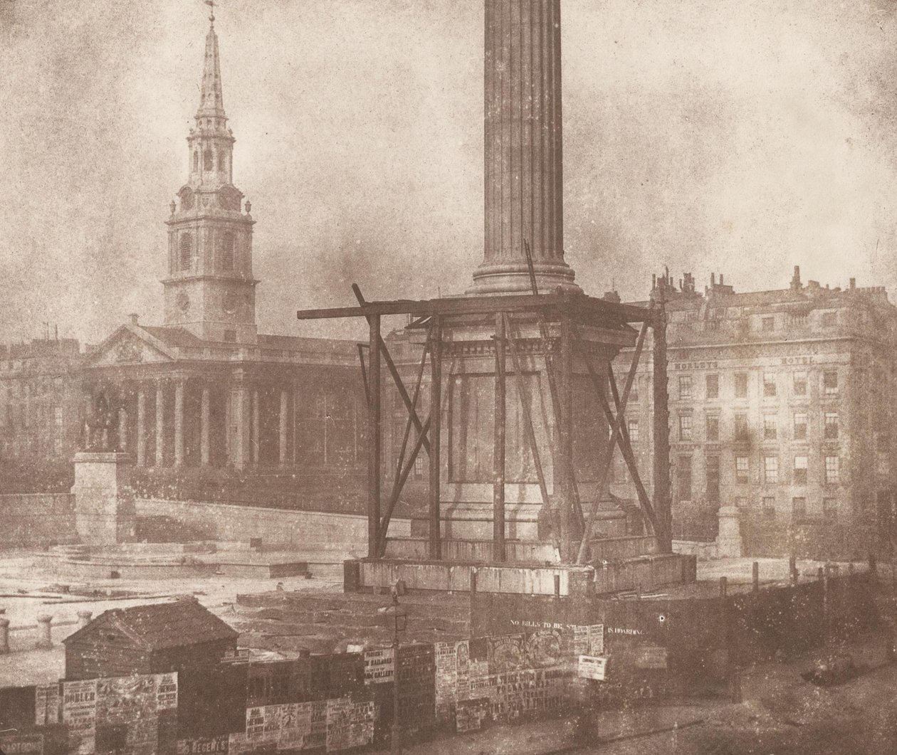 La Columna de Nelson en Trafalgar Square en construcción de William Henry Fox Talbot