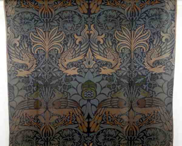 Pavo real y dragón de William Morris