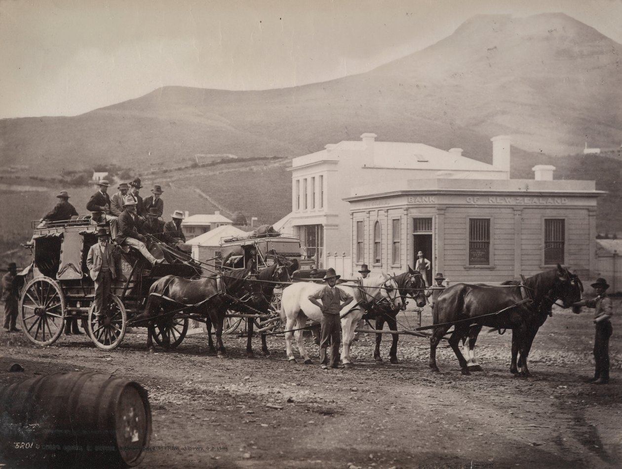 (Coche de Cobb y Co., Palmerston, Otago) de William P. Hart