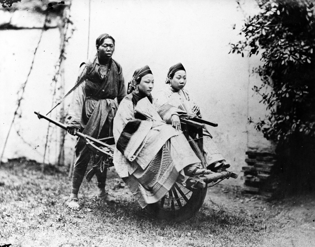 Taxi de carretilla en Shanghái, c.1870s de William Saunders