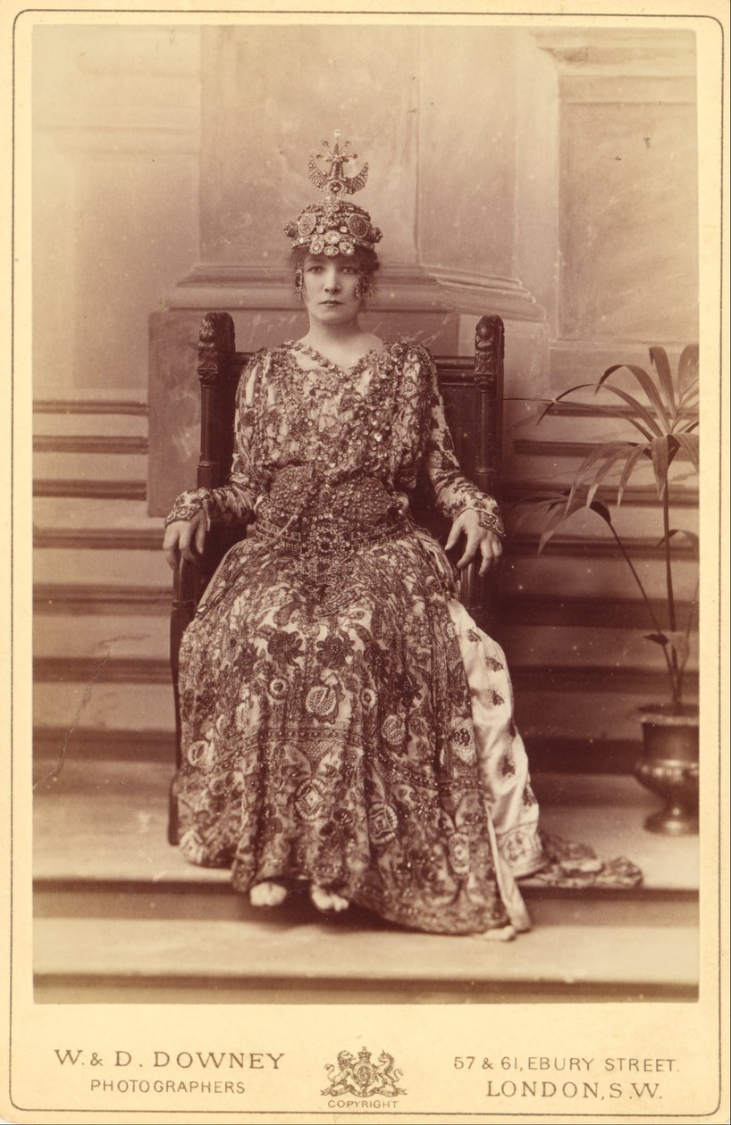 Sarah Bernhardt como la emperatriz Teodora en Teodora de Sardou de William and Daniel Downey
