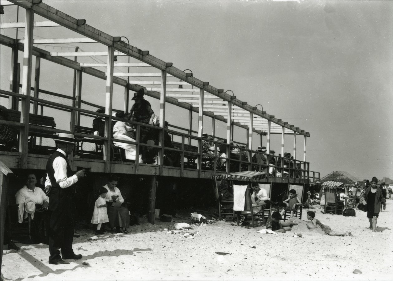 Escena de Playa, Coney Island, c.1910-21 de William Davis Hassler