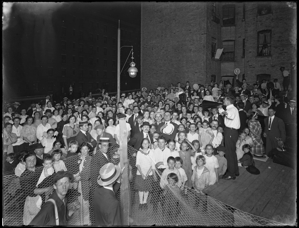Reunión de la Sociedad Evangelística, East 79th Street y Avenue A, Ciudad de Nueva York, 24 de julio de 1914 de William Davis Hassler