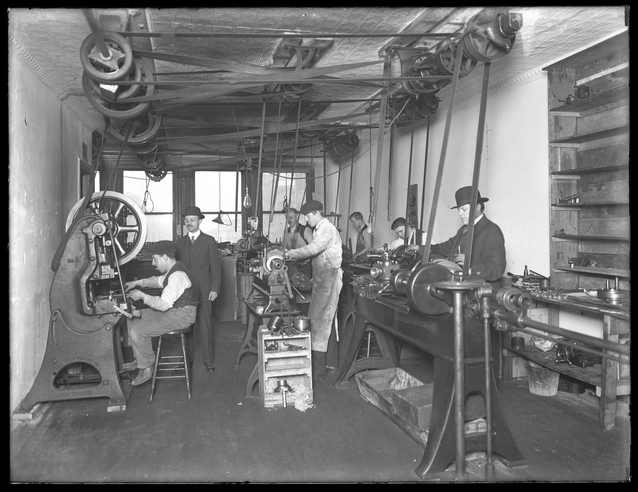 Taller del quinto piso, Geyser Electric Water Heater Company, 42 Hudson Street, Nueva York, 31 de diciembre de 1914 de William Davis Hassler