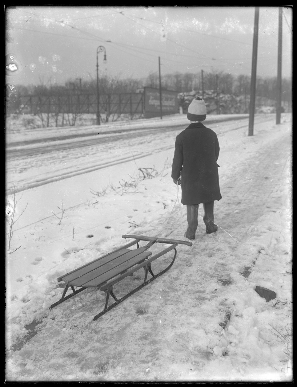 William Gray Hassler con su nuevo trineo, c.1912 de William Davis Hassler
