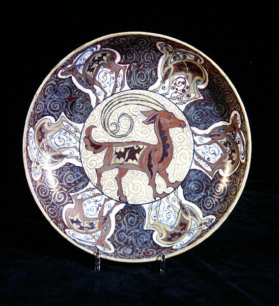 Plato de Lustre, pintado por Charles Passenger de William de Morgan