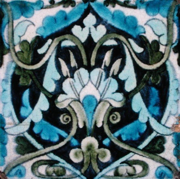 Azulejo con diseño de estilo persa de William de Morgan