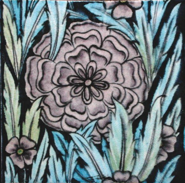 Azulejo con diseño floral de William de Morgan