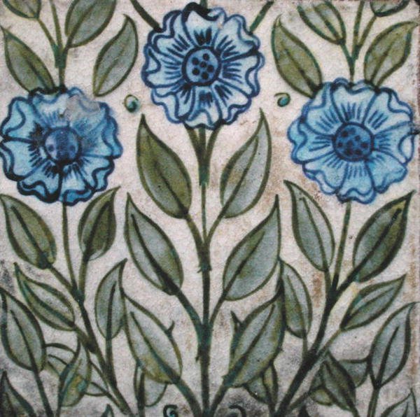 Azulejo con diseño floral estilizado de William de Morgan