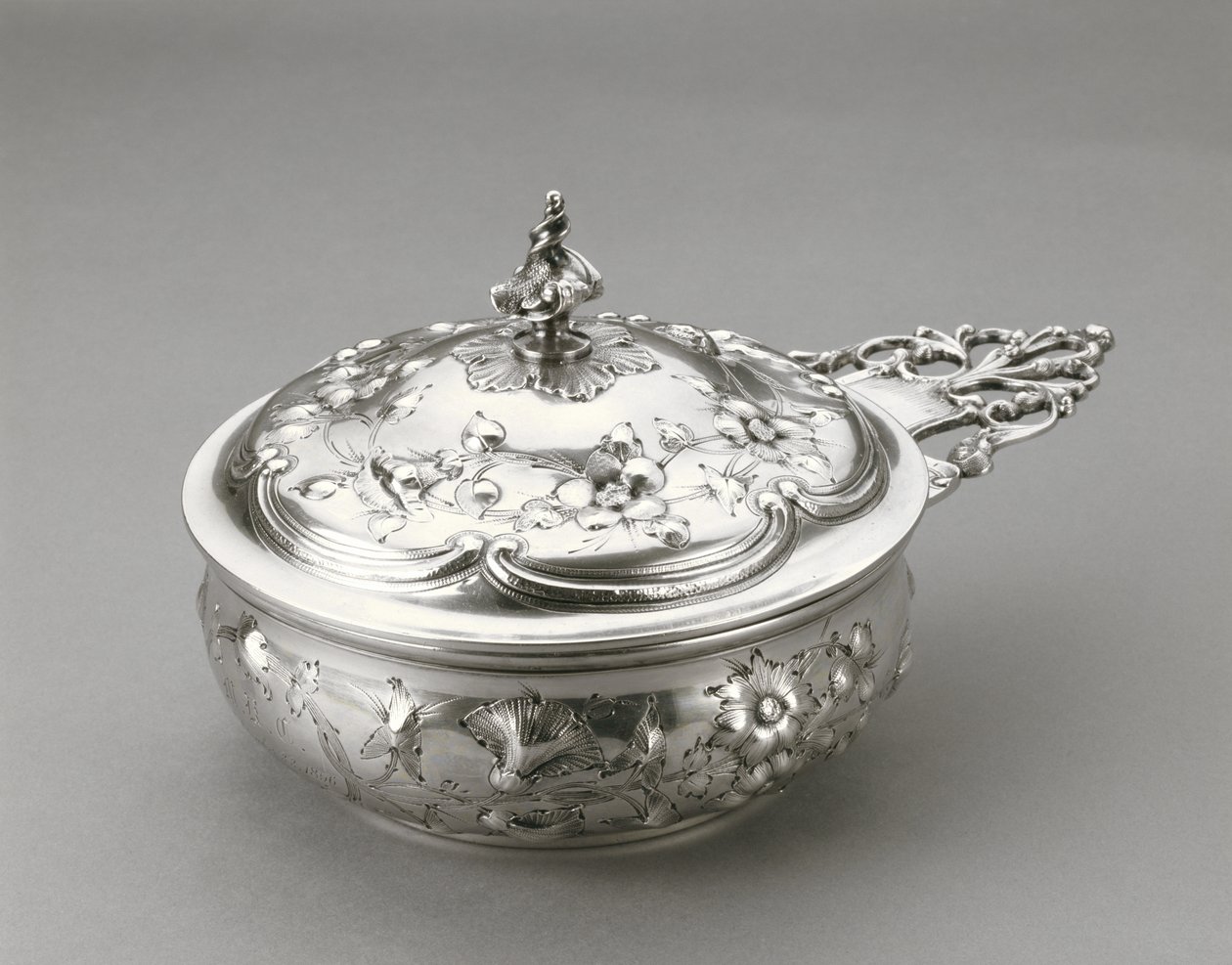 Escudilla con tapa, c. 1856 de William Forbes