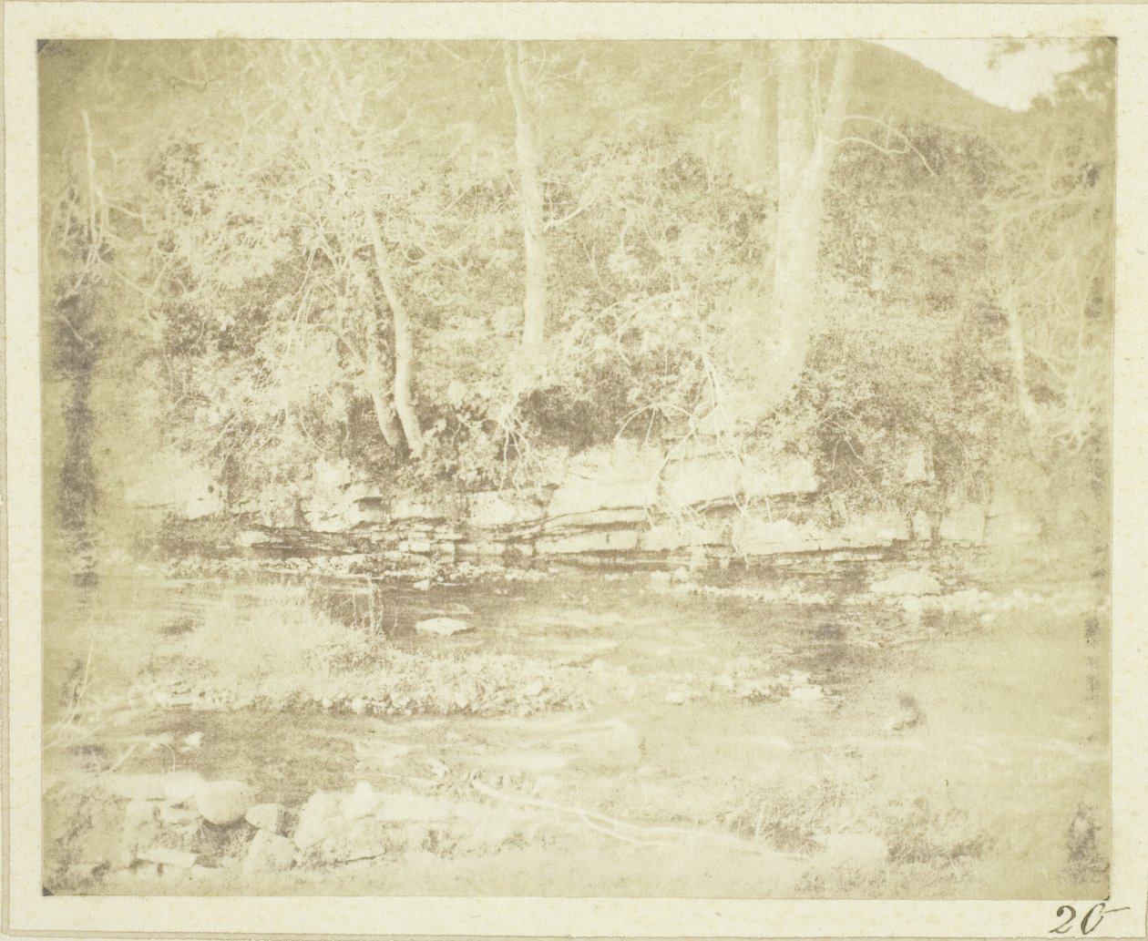 Un arroyo de montaña que fluye al pie del castillo de Doune de William Henry Fox Talbot