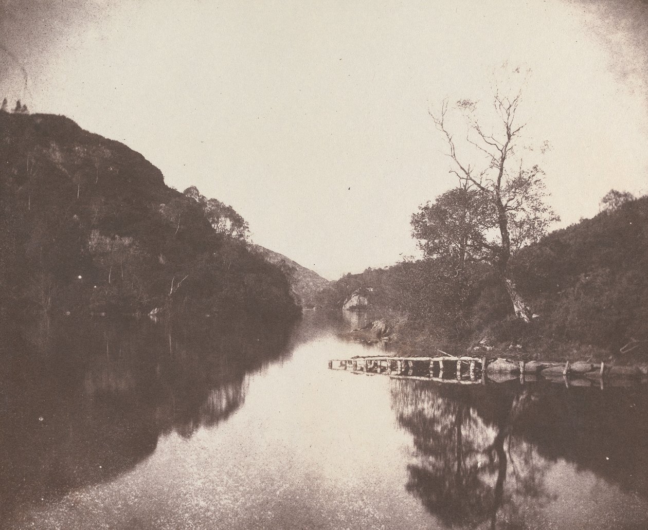 Muelle de Loch Katrine, escena de «La dama del lago» de William Henry Fox Talbot