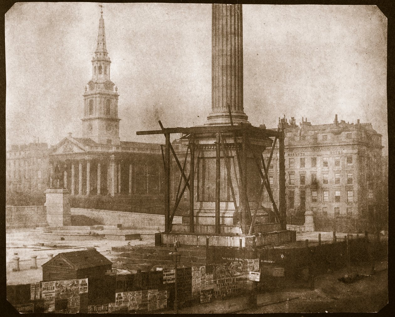 La Columna de Nelson en construcción, c.1841 de William Henry Fox Talbot