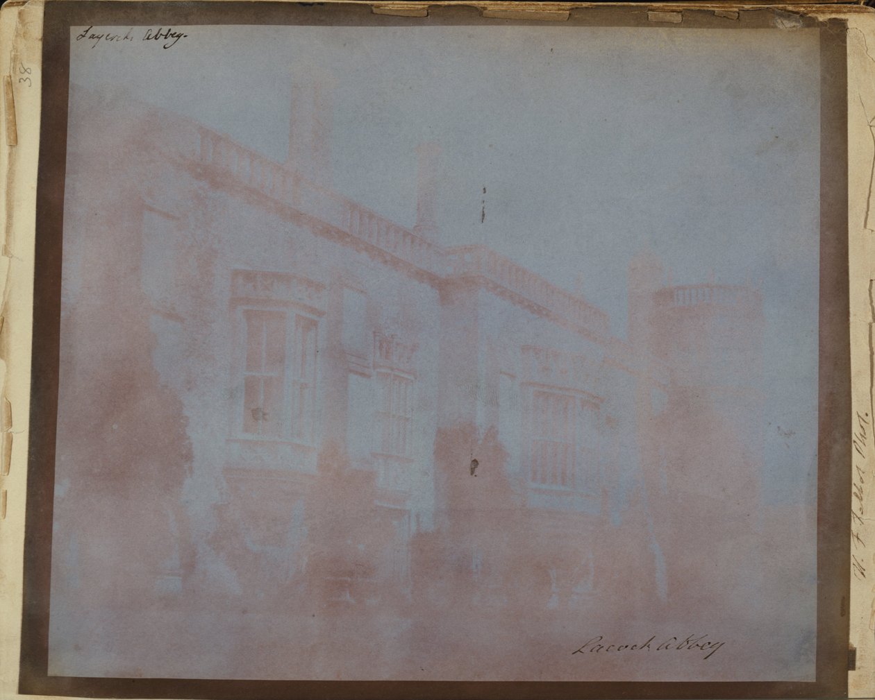 La fachada sur de la Abadía de Lacock con la Torre de Sharington de William Henry Fox Talbot