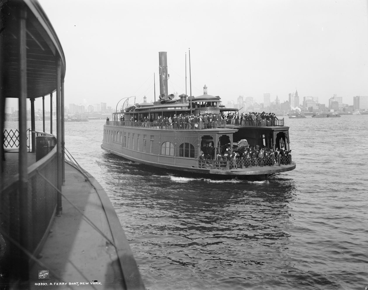 Un ferry, Nueva York, c.1900 (foto en blanco y negro) de William Henry Jackson
