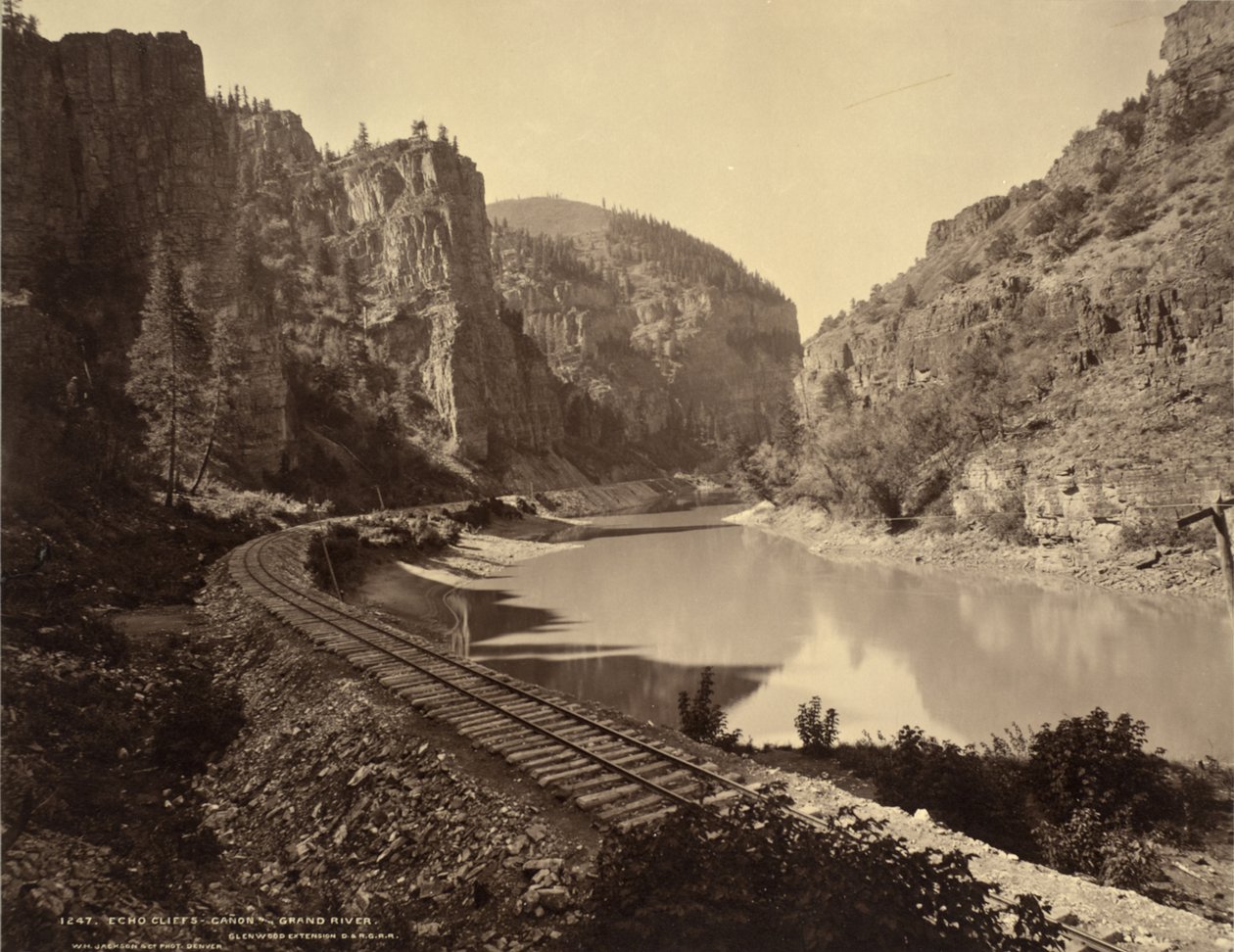 Acantilados del Eco, cañón del Grand River, extensión de Glenwood, D.&R. G.R.R. de William Henry Jackson