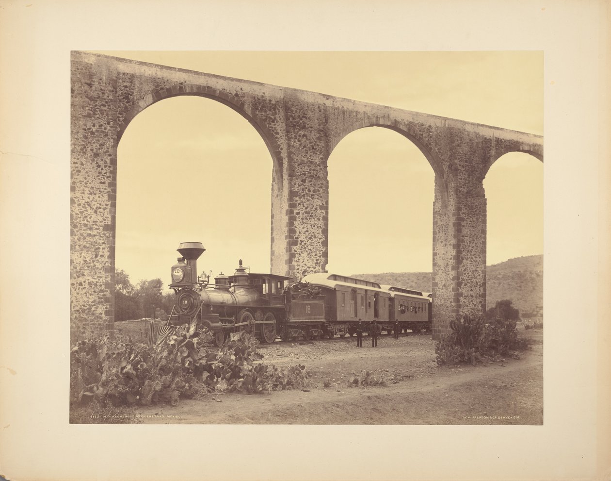 Antiguo acueducto en Querétaro, México de William Henry Jackson