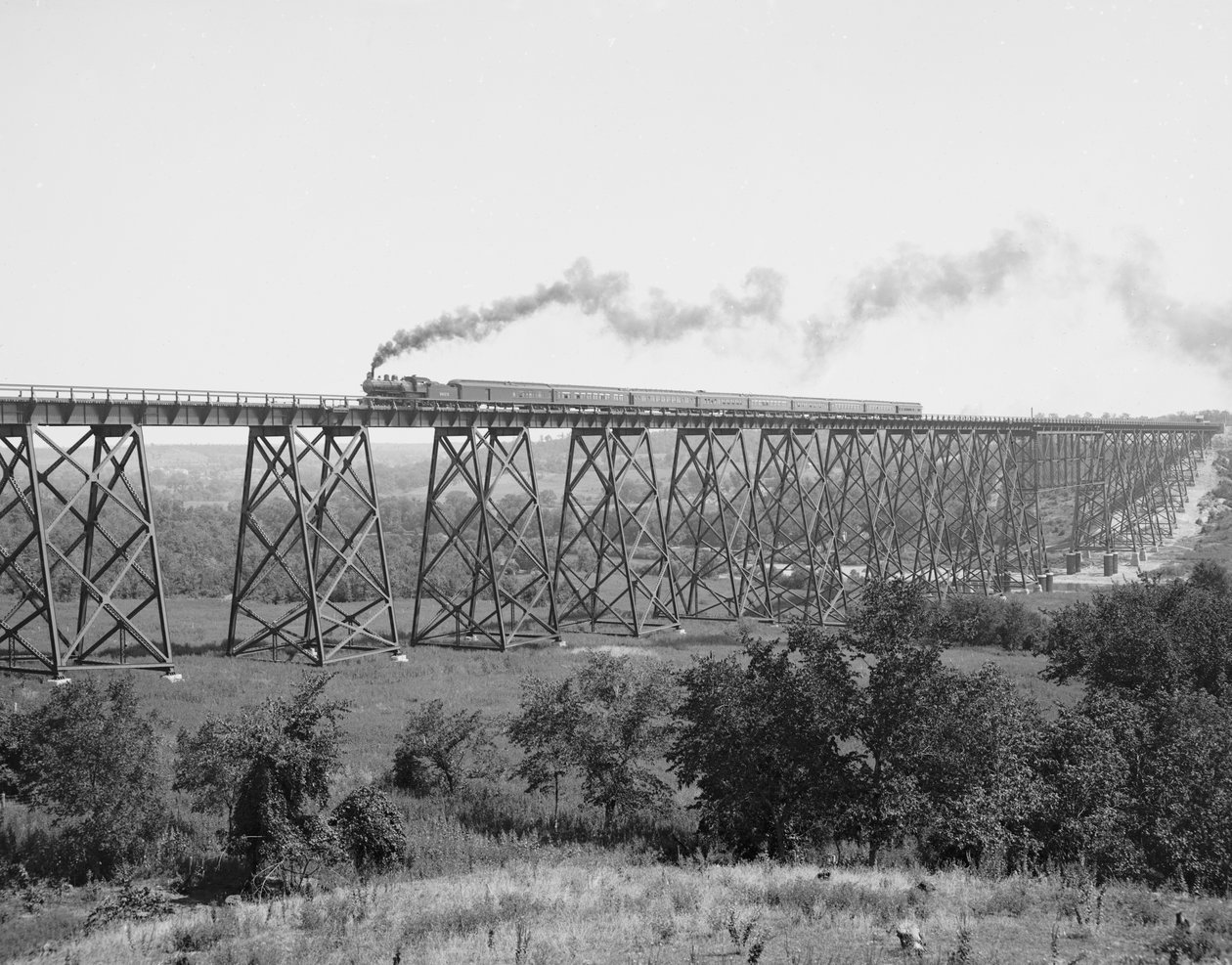 Puente ferroviario sobre el río Des Moines, c.1900 de William Henry Jackson