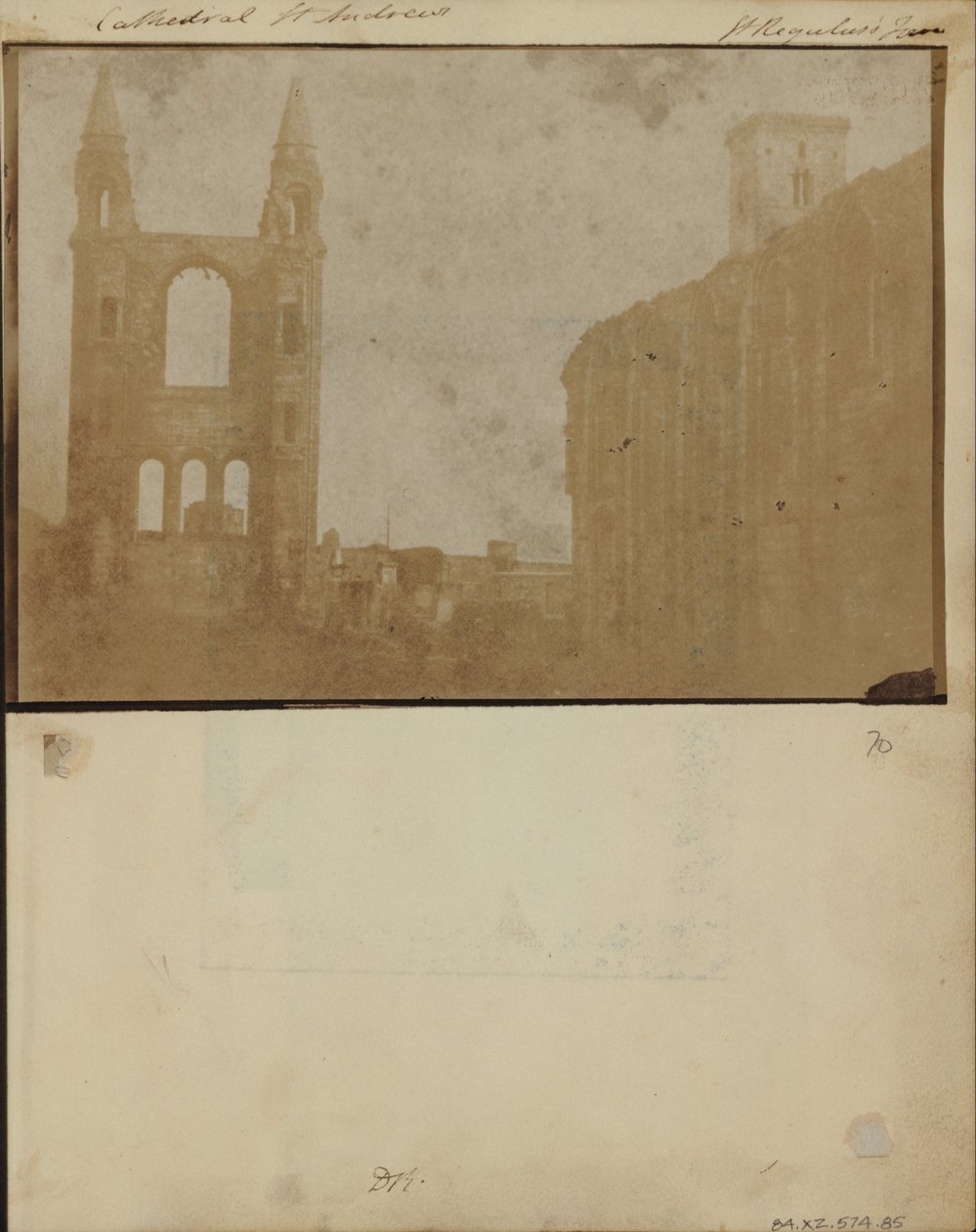 El hastial este y el pasillo sur de la Catedral de St. Andrews con la Torre de St. Regulus, desde el noroeste de William Holland Furlong