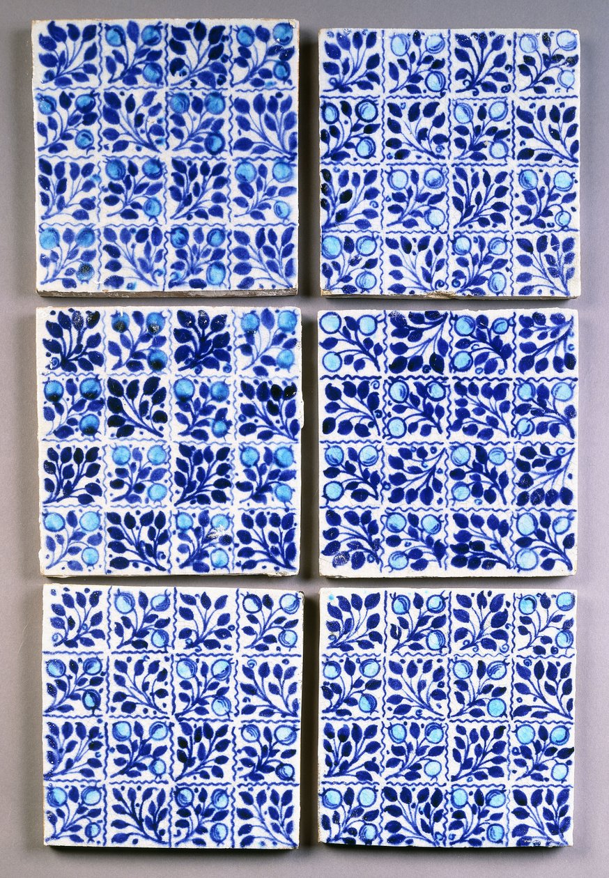 Siete azulejos cuadrados azules 