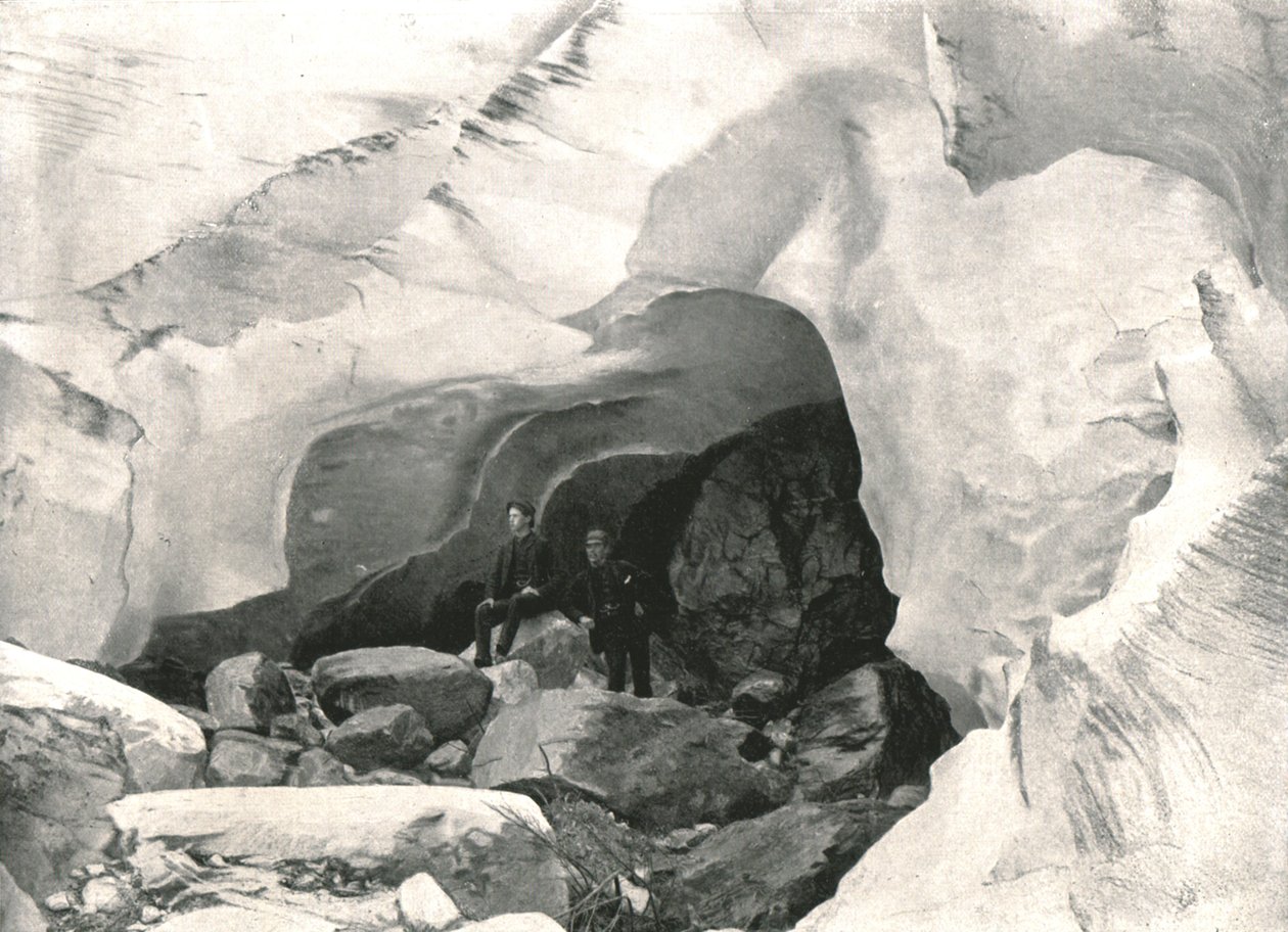 Las Rocosas: cueva de hielo en el Gran Glaciar, Monte Sir Donald, Canadá, 1895 de William Notman and Son