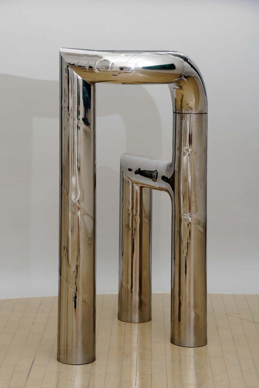 Dos mitras, Serie Tripod IV de William Pye