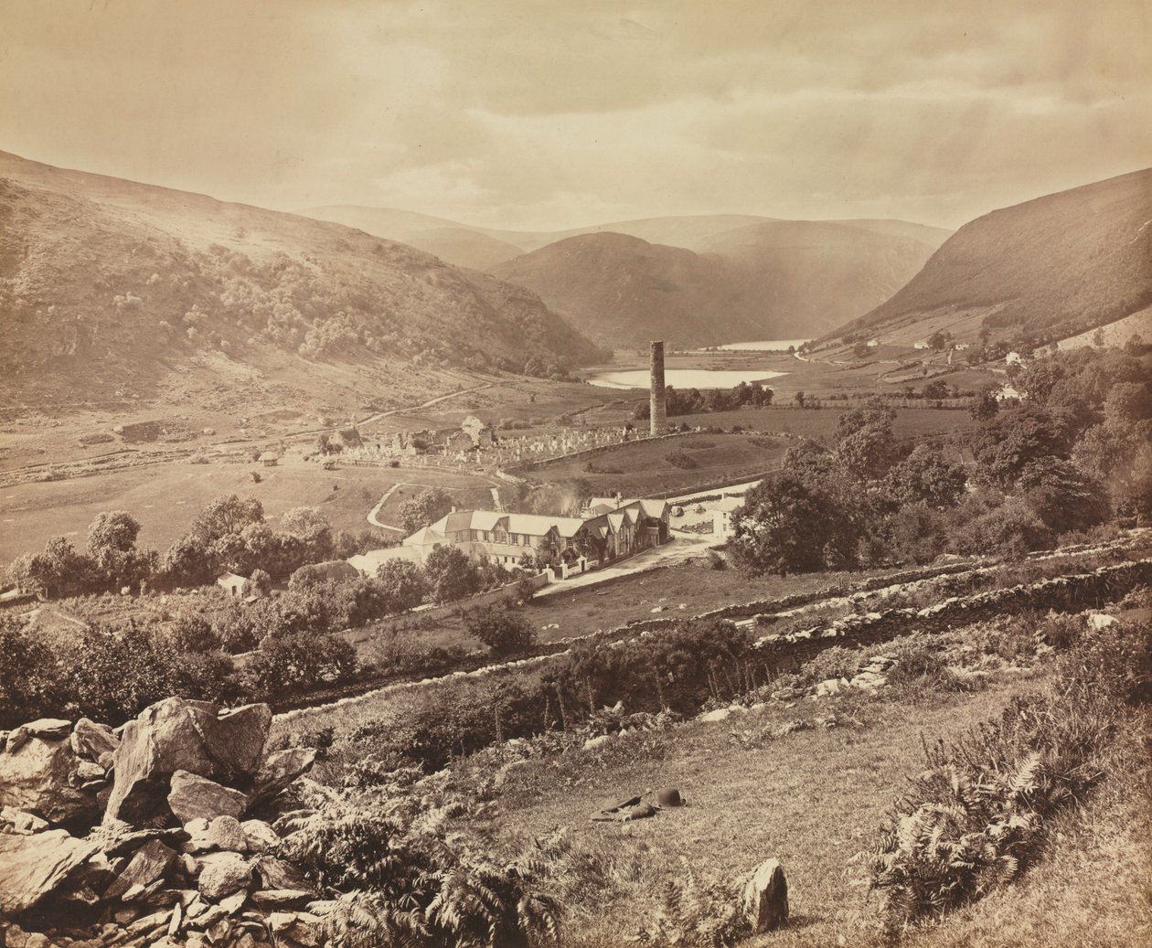 El Valle de Glendalough, Condado de Wicklow, Irlanda, c. 1864 de William Russell Sedgfield