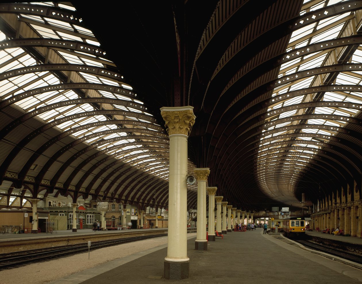 Vista de la estación central de York diseñada por los arquitectos William Peachy y Thomas Prosser de William and Prosser Thomas Peachy