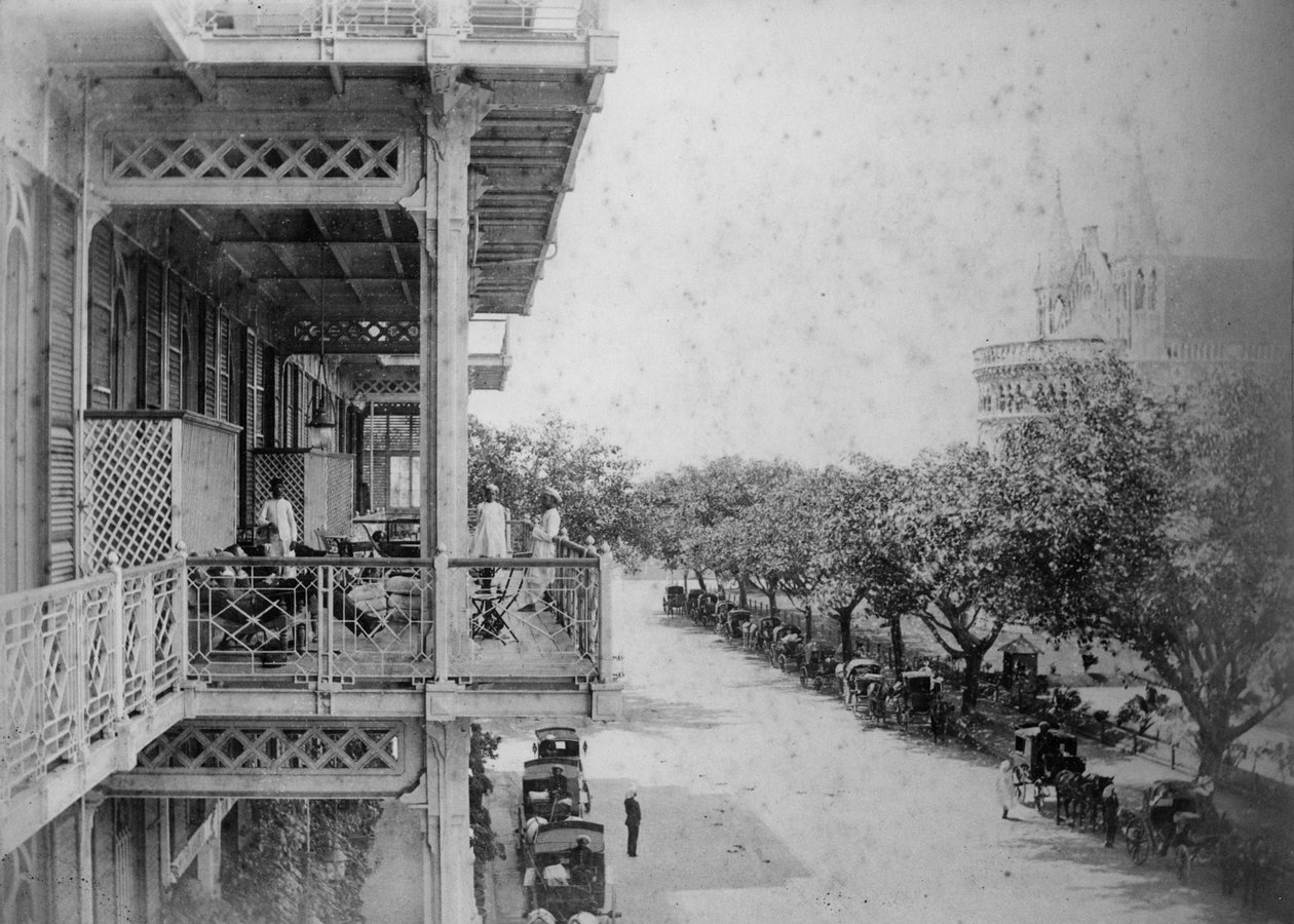 Bombay: Frente del Hotel Watson, 1870s de Willoughby Wallace Hooper