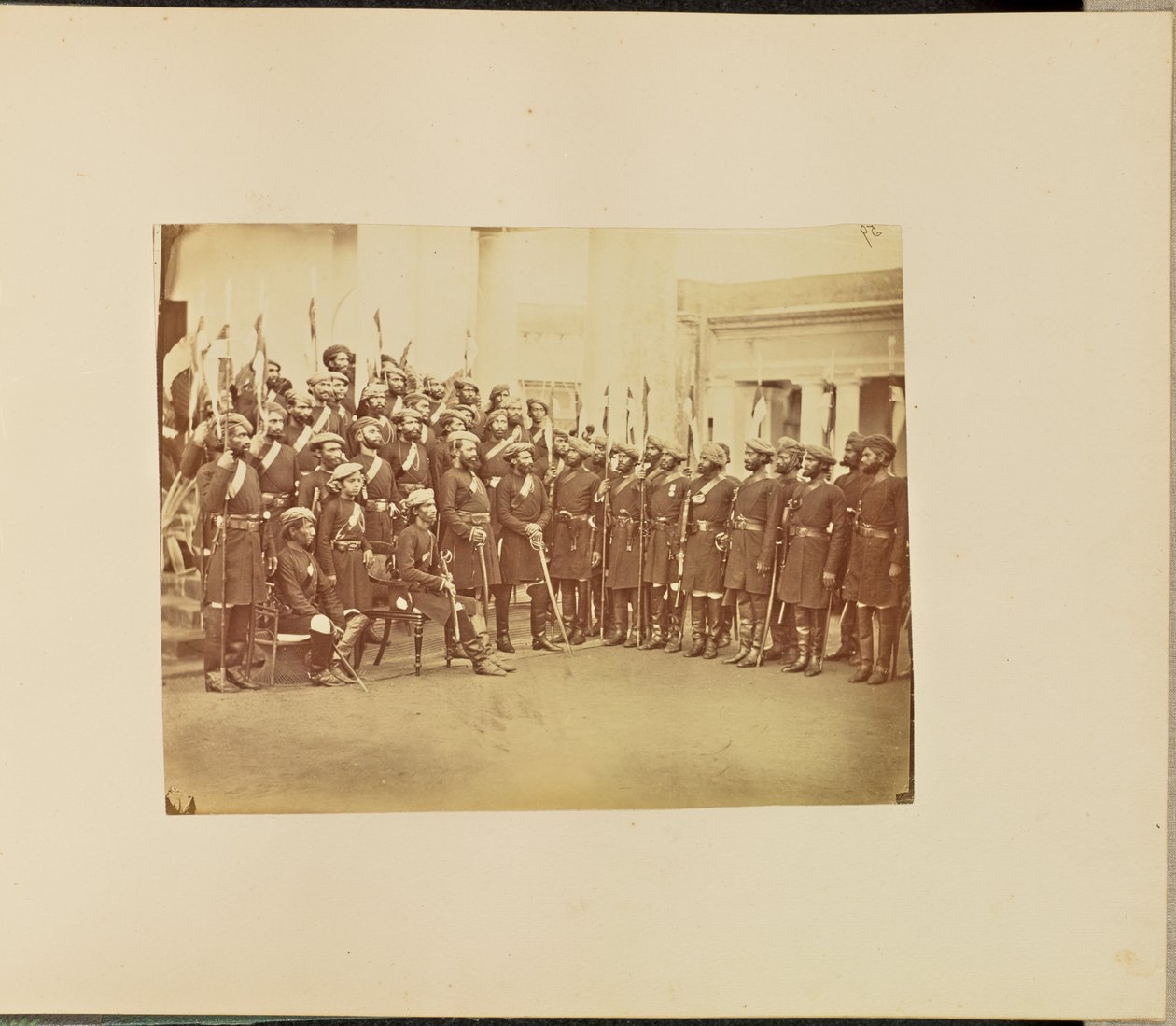 [Retrato de grupo de militares] de Willoughby Wallace Hooper