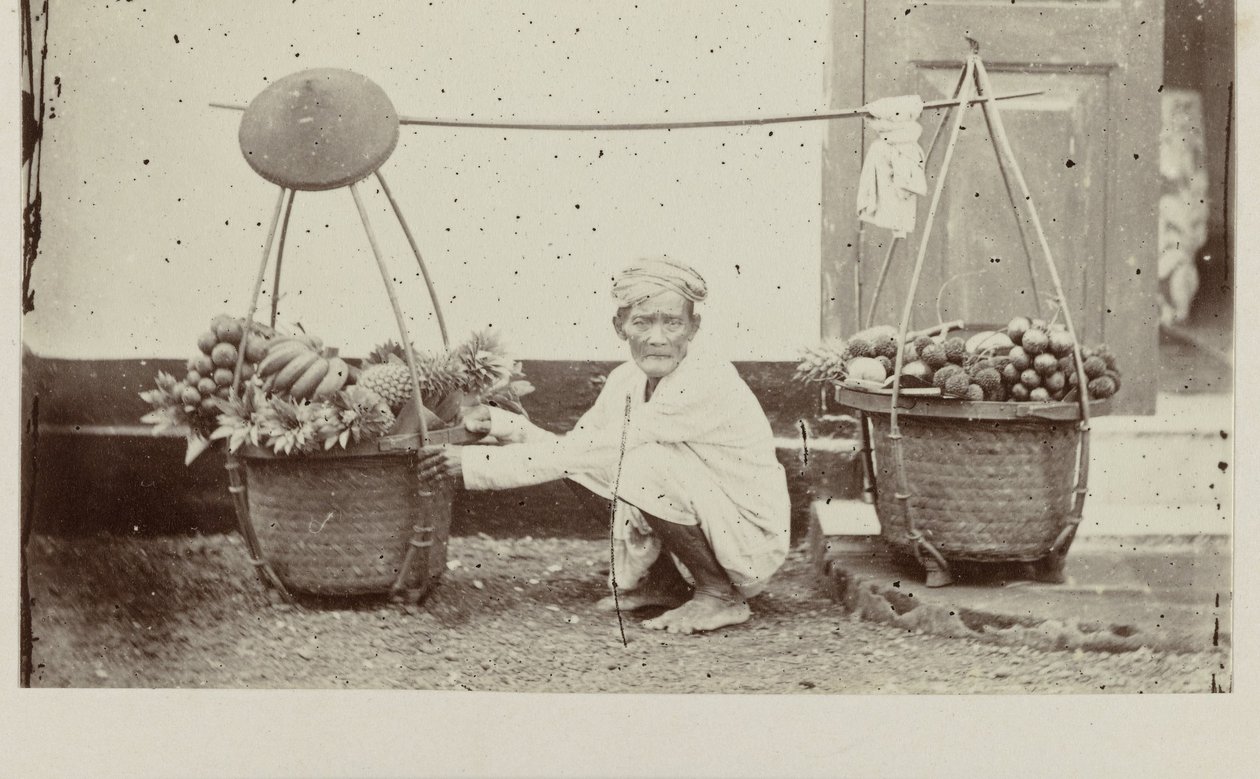 Portador javanés con frutas de Woodbury and Page