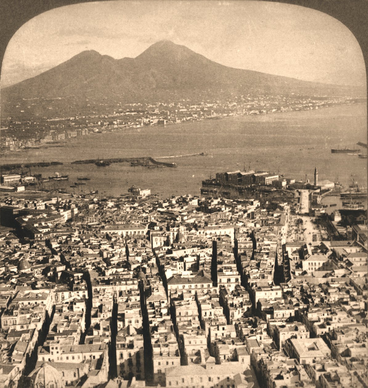 Nápoles, La Bahía y el Vesubio, Italia, 1897 de Works and Sun Sculpture Studios