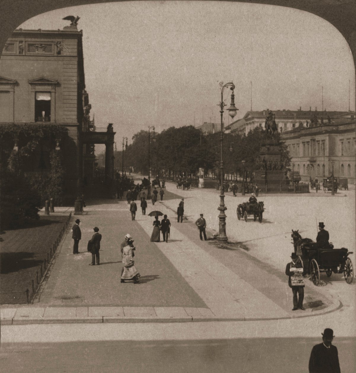Unter den Linden, Berlín, 1903 de Works and Sun Sculpture Studios