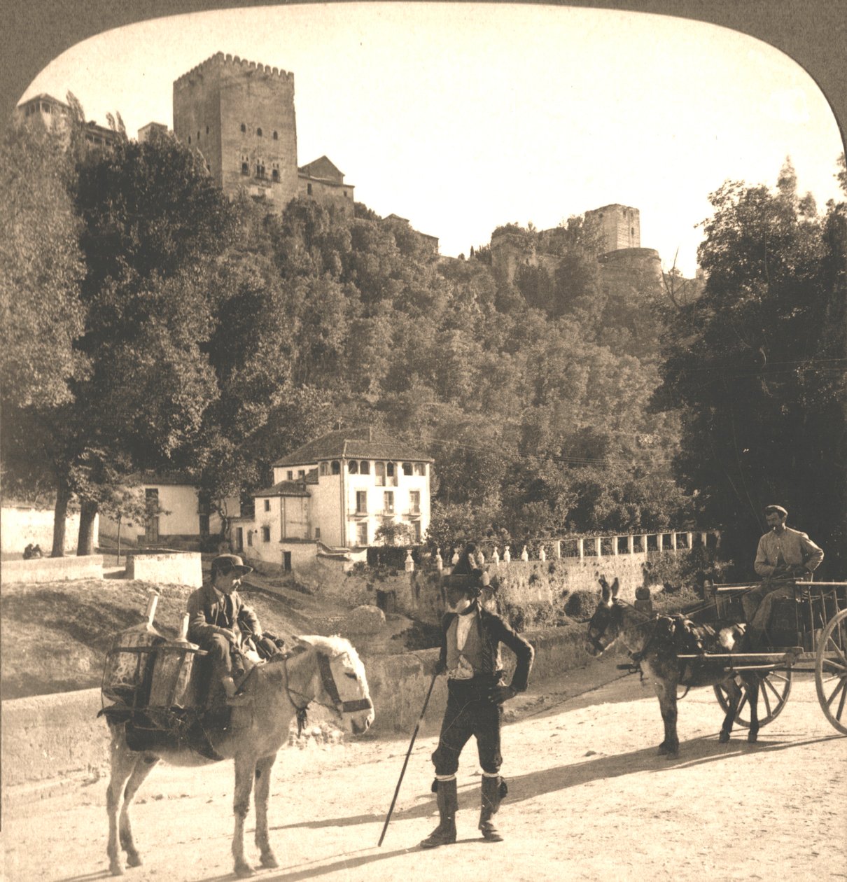 Muros y Torres de la Alhambra, Granada, España, 1896 de Works and Sun Sculpture Studios