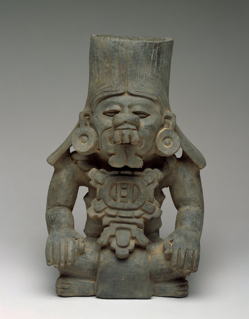 Urna funeraria con un dios sentado, 200 a.C.-200 d.C. de Zapotec