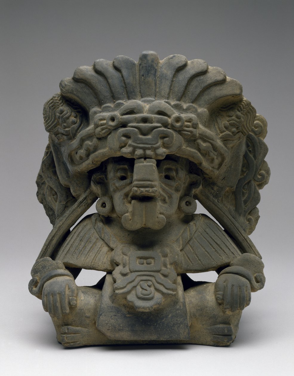 Urna con un Ancestro Sentado, 600-900 d.C. de Zapotec Zapotec