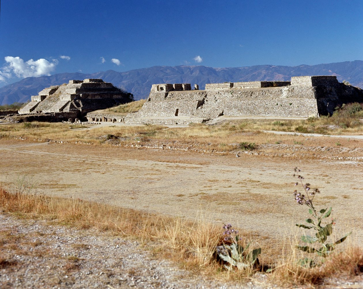 Vista de la plataforma norte (500 a.C.-850 d.C.) de Zapotec Zapotec